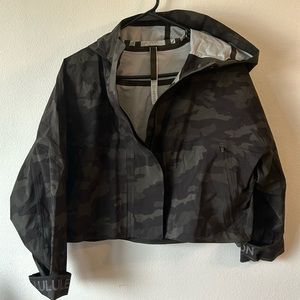 Lululemon Rain Chaser Jacket Heritage 365 Camo Dark Olive Multi Cropped Womens 4